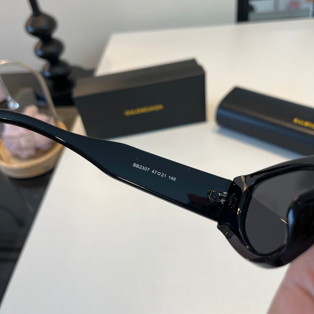 Balenciaga Rectangular Black Lens Sunglasses for Men & Women - 158569 - detail image 7
