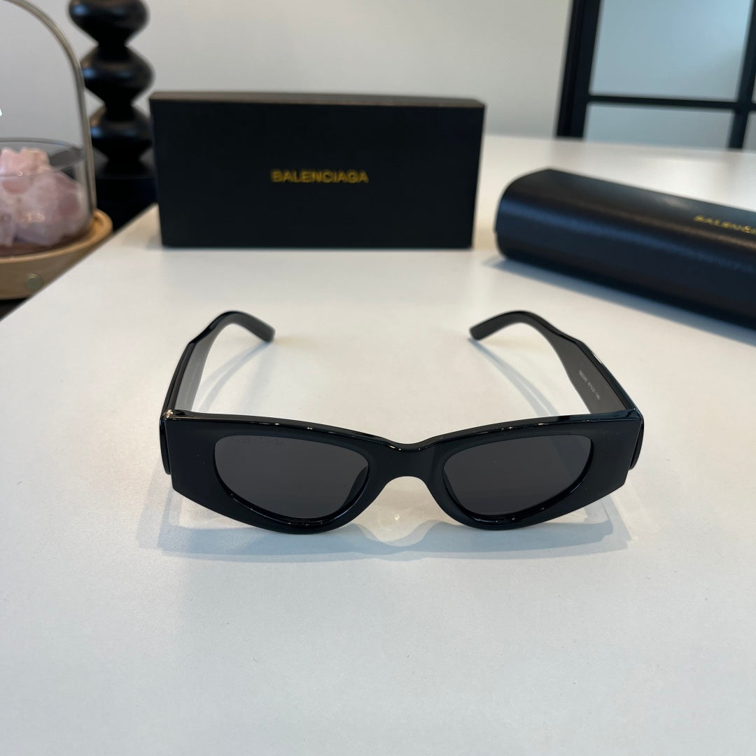 Balenciaga Rectangular Black Lens Sunglasses for Men & Women - 372351 - detail image 2