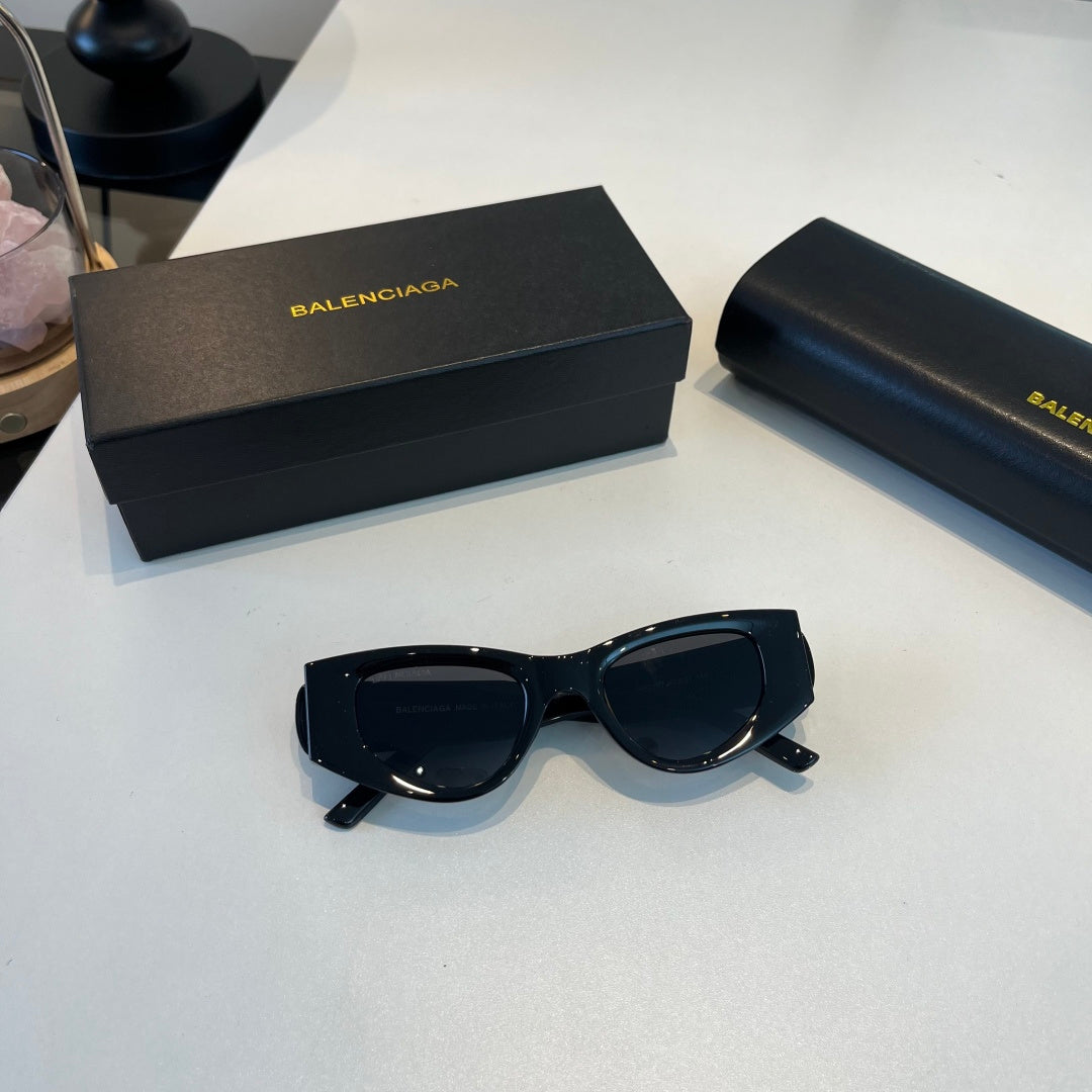 Balenciaga Rectangular Black Lens Sunglasses for Men & Women - 158569 - detail image 6