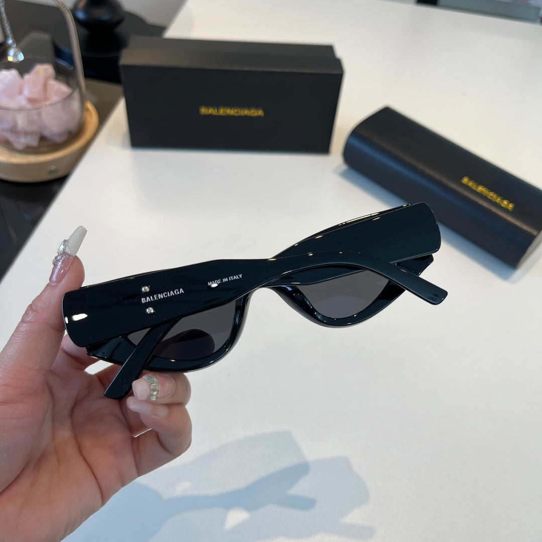 Balenciaga Rectangular Black Lens Sunglasses for Men & Women - 449654 - detail image 5