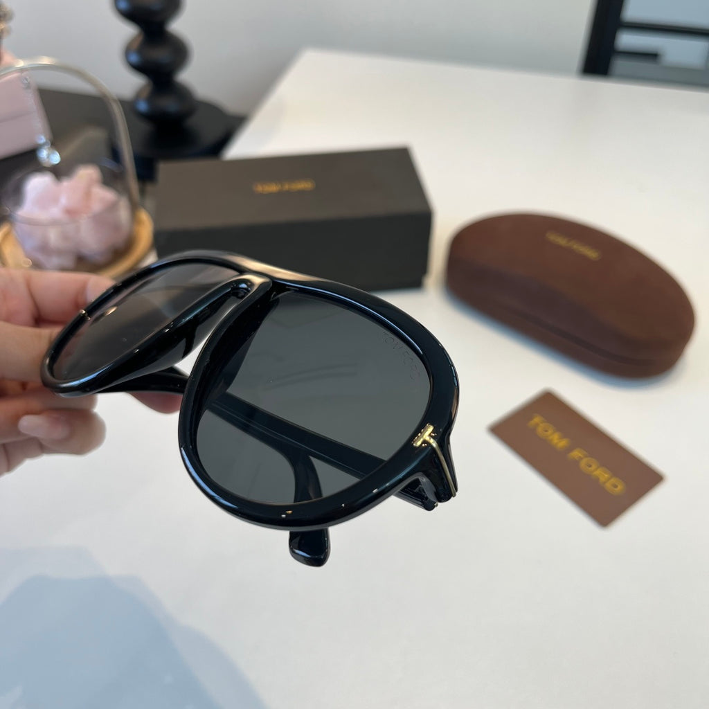 Tom Ford Fashion Black Lens Sunglasses for Men & Women - 372576 - detail image 5