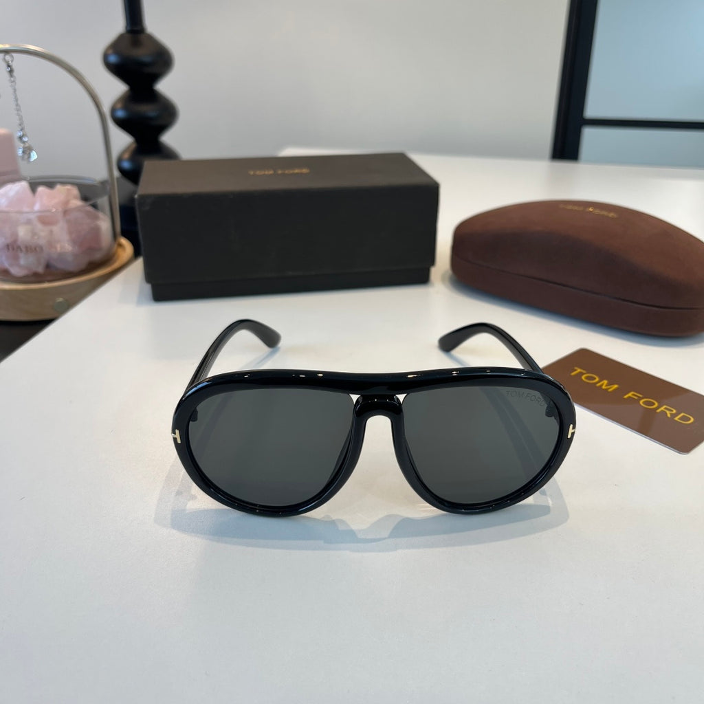 Tom Ford Fashion Black Lens Sunglasses for Men & Women - 449939 - detail image 2