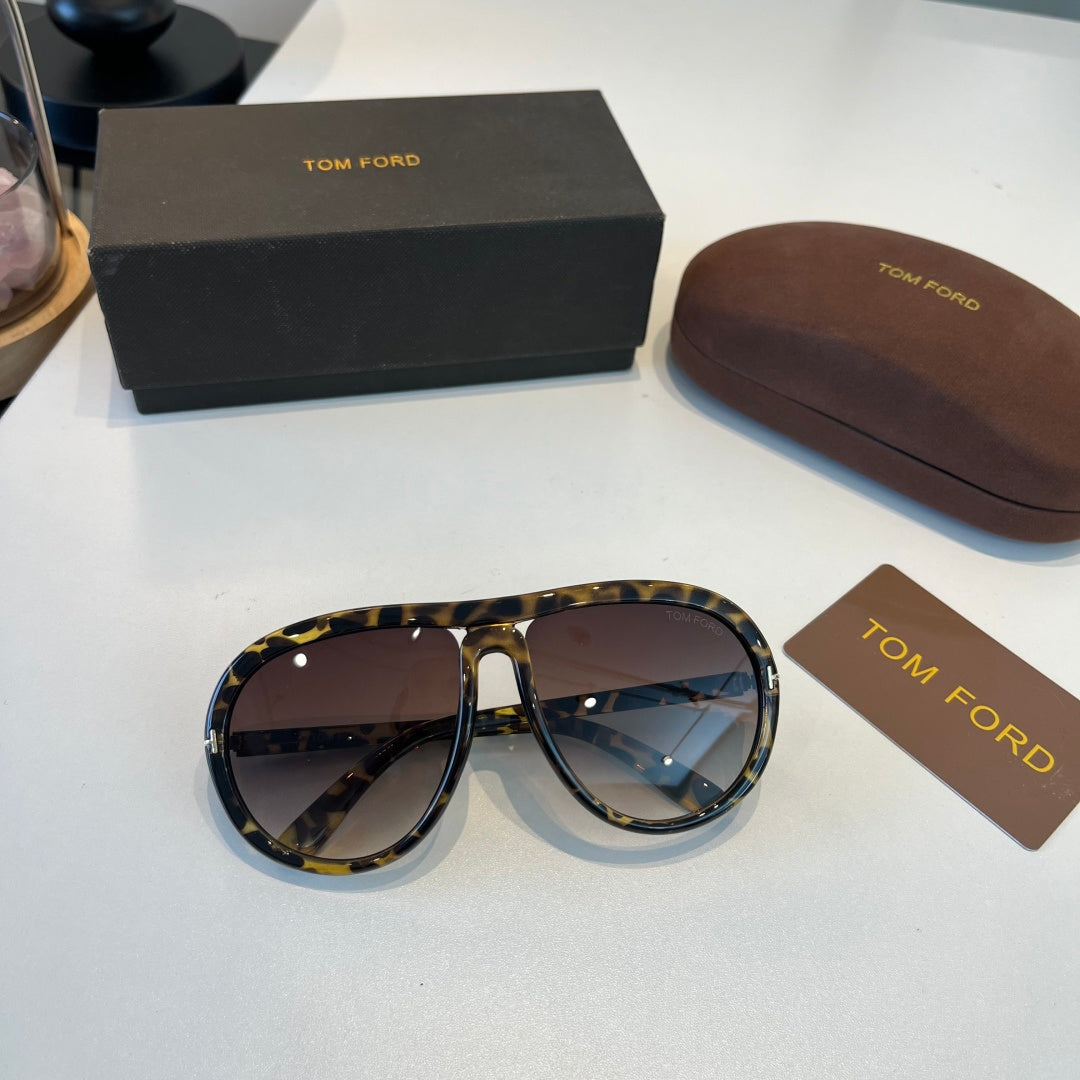 Tom Ford Fashion Black Lens Sunglasses for Men & Women - 487951 - detail image 4