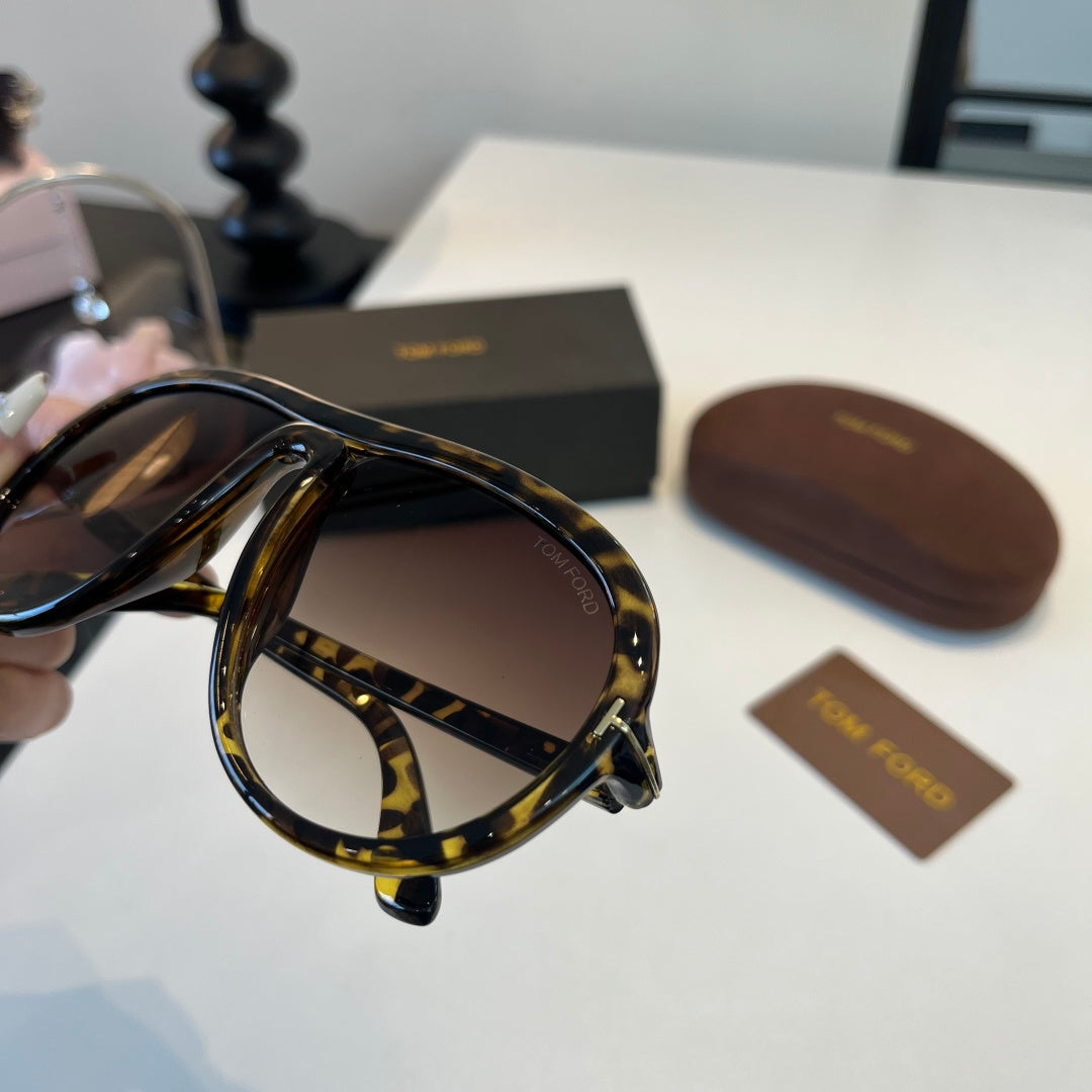 Tom Ford Fashion Black Lens Sunglasses for Men & Women - 487951 - detail image 5