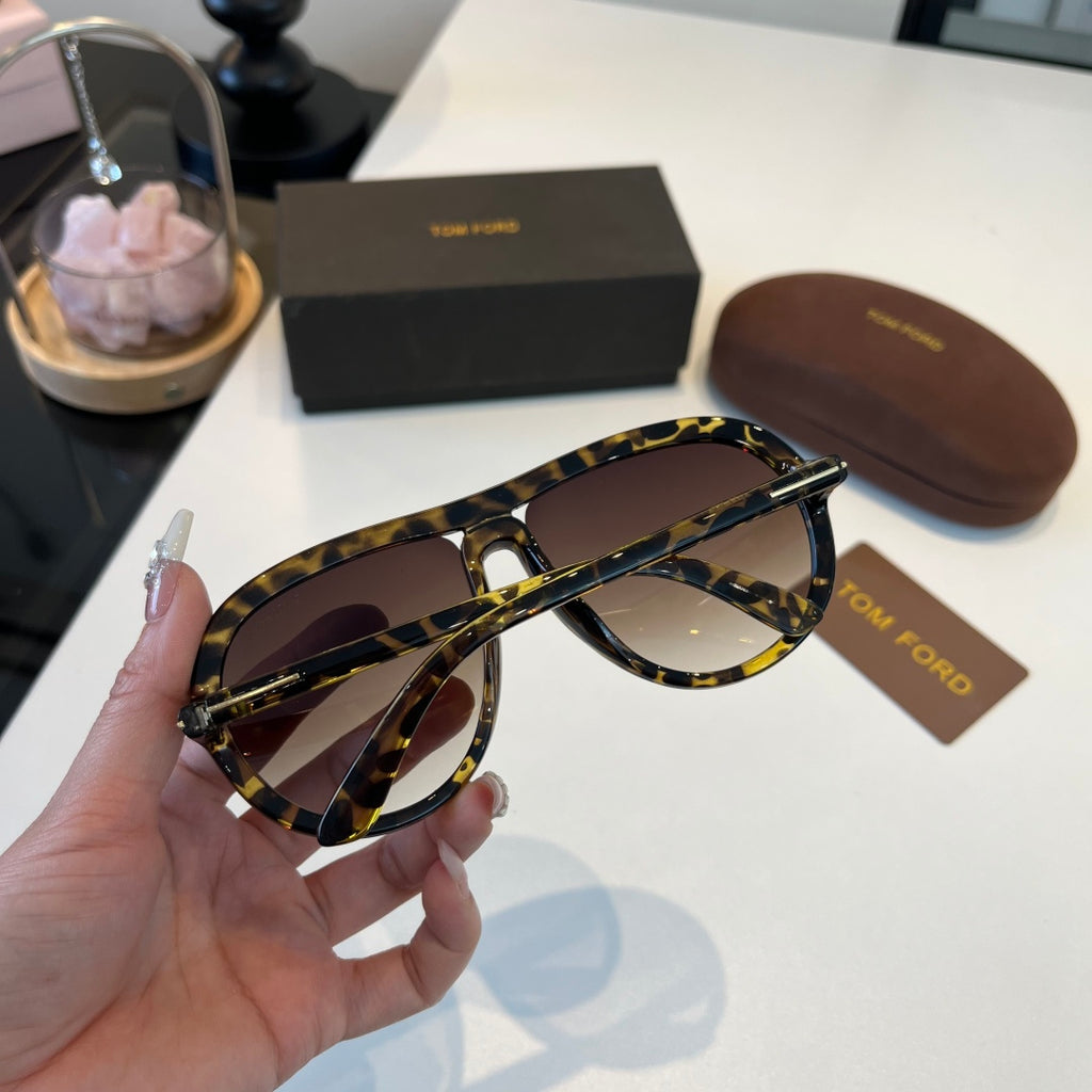 Tom Ford Fashion Black Lens Sunglasses for Men & Women - 487951 - detail image 7