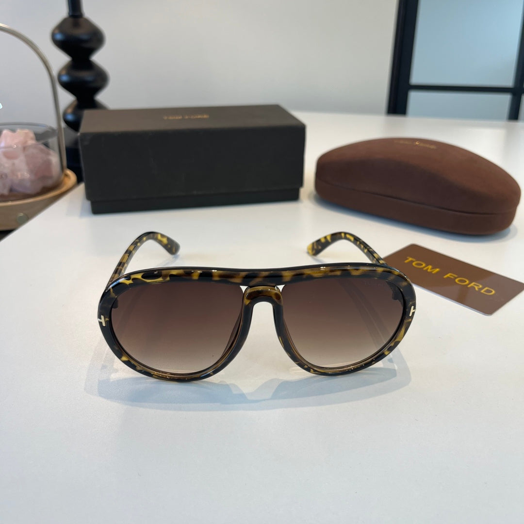 Tom Ford Fashion Black Lens Sunglasses for Men & Women - 487951 - detail image 2