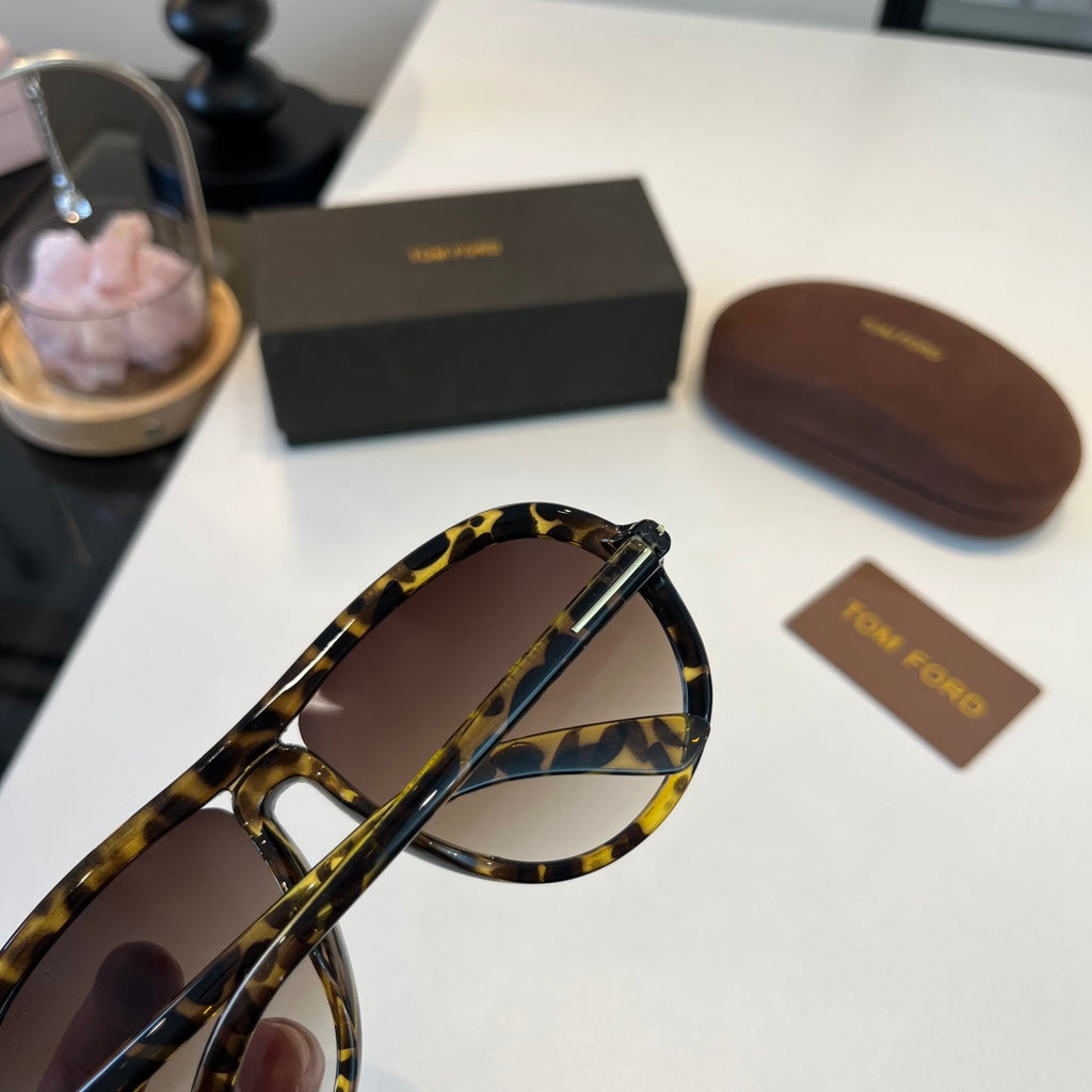 Tom Ford Fashion Black Lens Sunglasses for Men & Women - 372578 - detail image 6