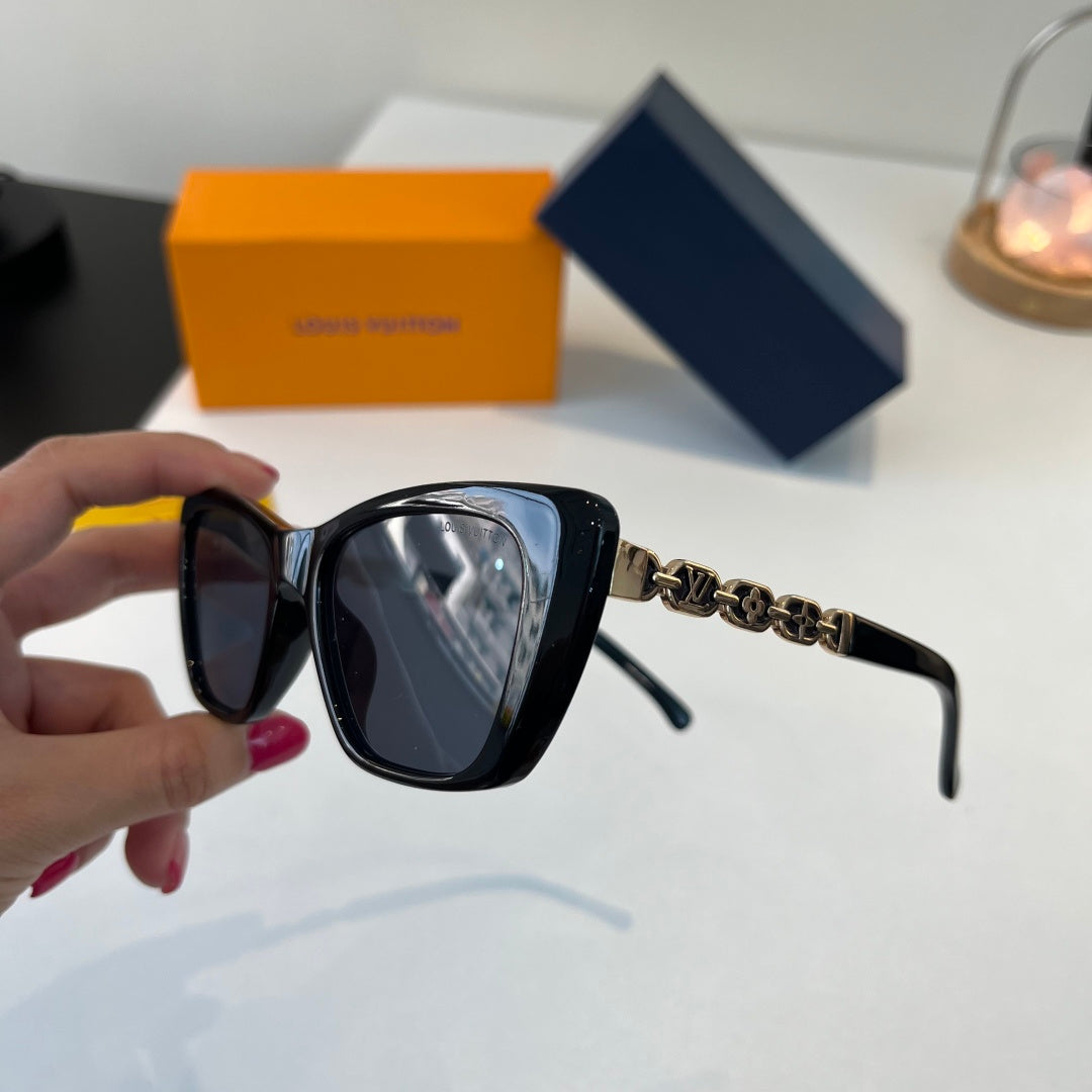 Louis Vuitton Cat-Eye Silver Lens Sunglasses for Women - 398076 - detail image 4