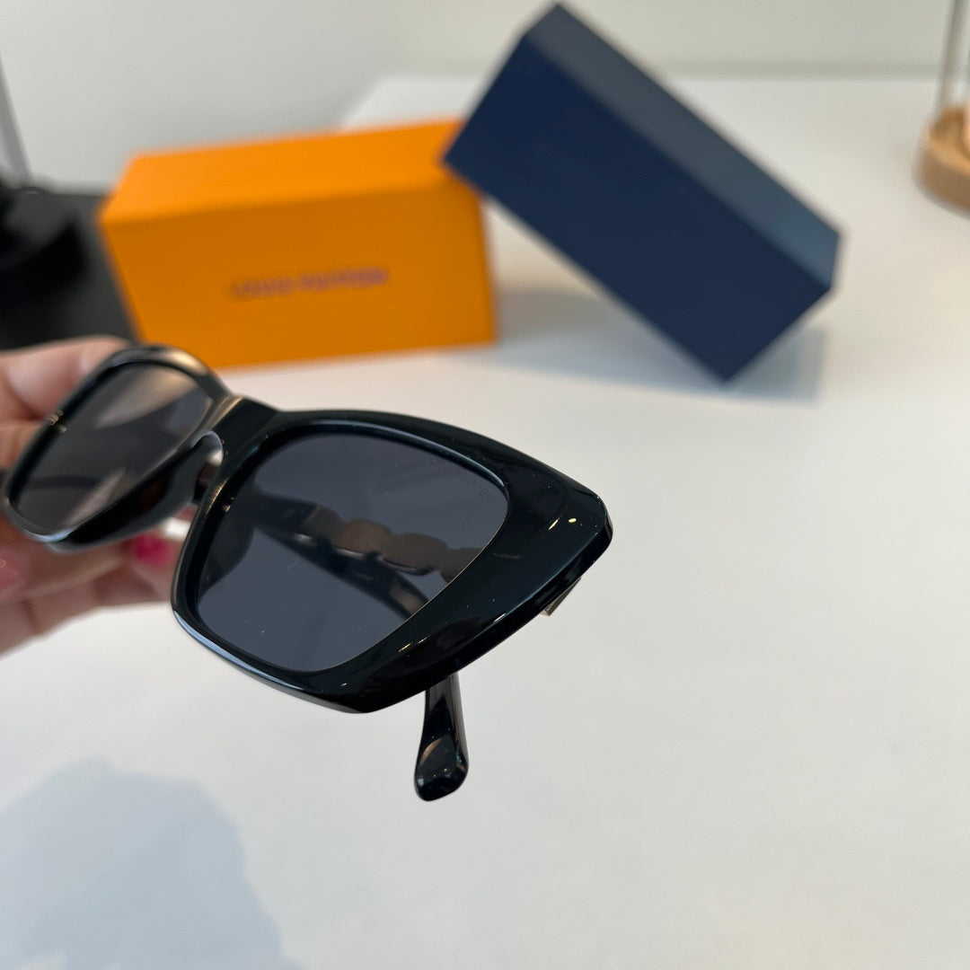 Louis Vuitton Cat-Eye Silver Lens Sunglasses for Women - 357583 - detail image 7