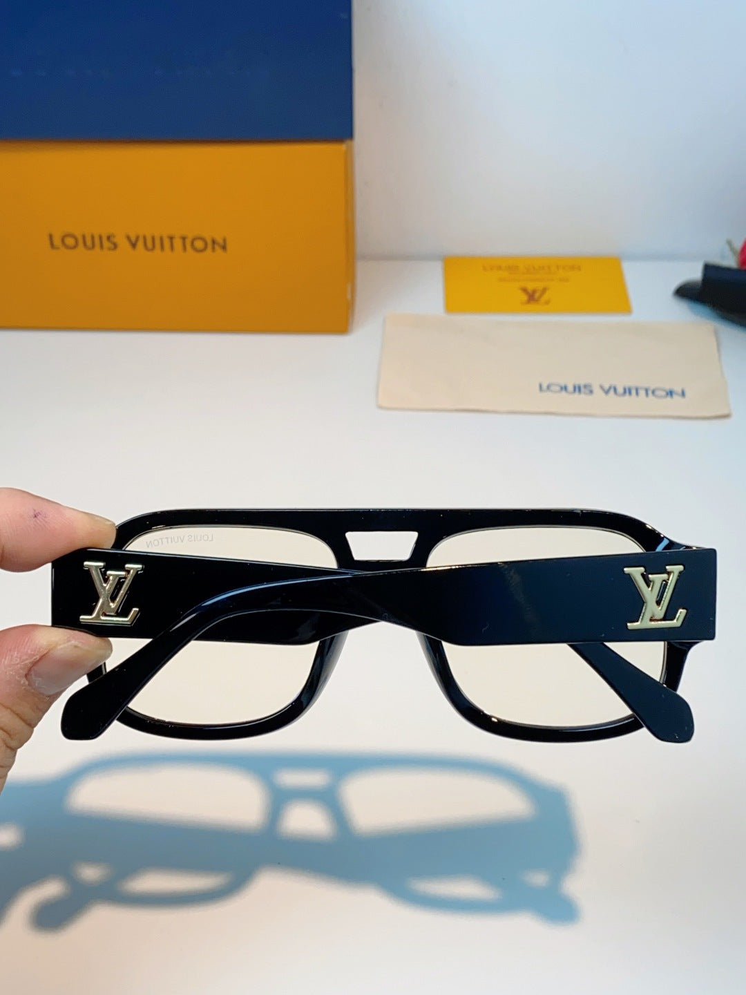 Louis Vuitton Aviator Black Lens Sunglasses for Men & Women - 371378 - detail image 5