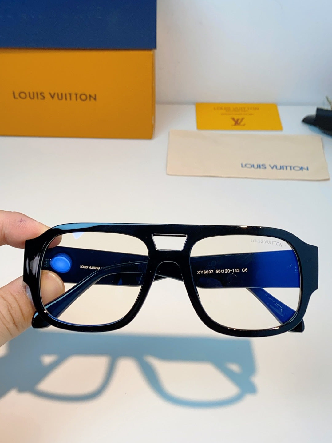 Louis Vuitton Aviator Black Lens Sunglasses for Men & Women - 371378 - detail image 4