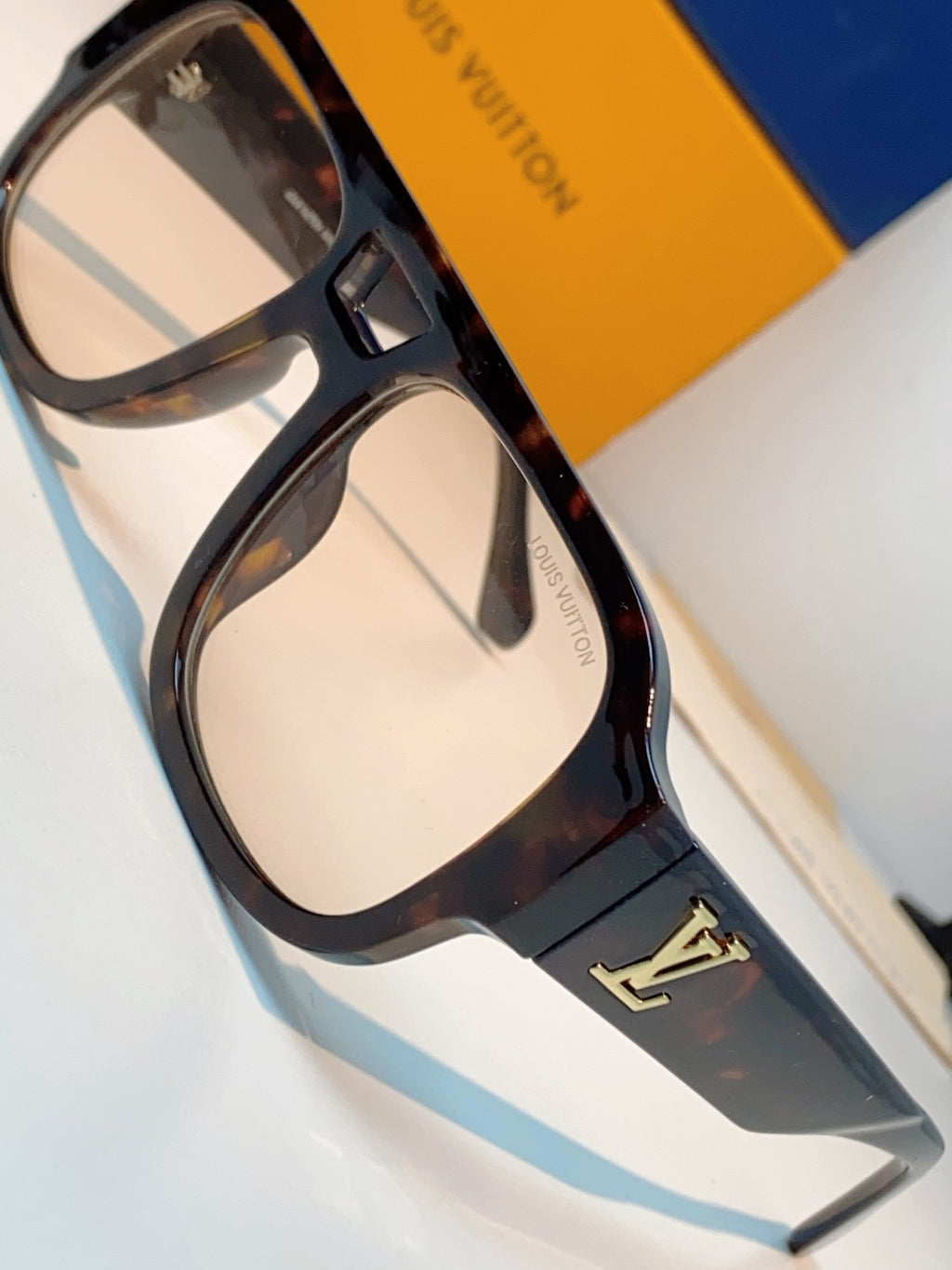 Louis Vuitton Aviator Black Lens Sunglasses for Men & Women - 371379 - detail image 7