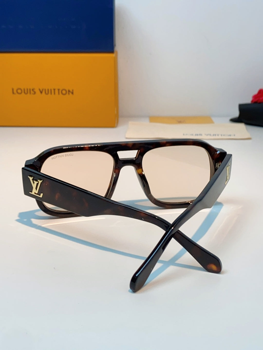 Louis Vuitton Aviator Black Lens Sunglasses for Men & Women - 371379 - detail image 3