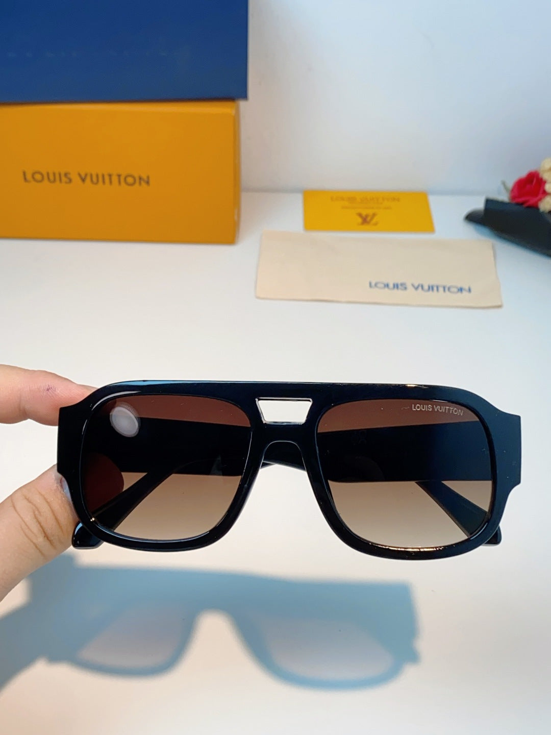 Louis Vuitton Aviator Black Lens Sunglasses for Men & Women - 371381 - detail image 4