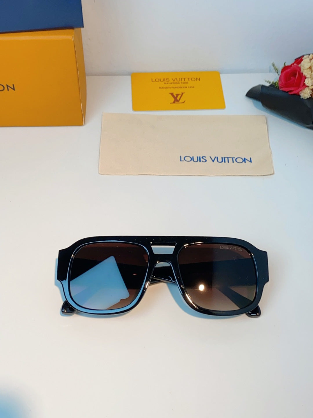 Louis Vuitton Aviator Black Lens Sunglasses for Men & Women - 371381 - detail image 9