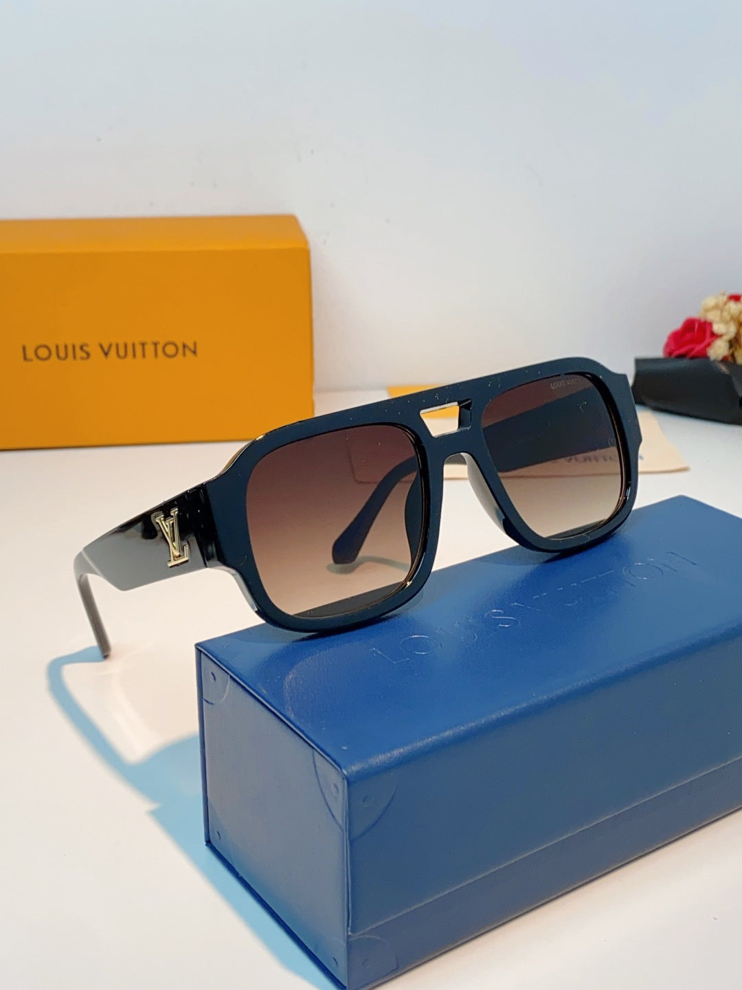 Louis Vuitton Aviator Black Lens Sunglasses for Men & Women - 371381 - detail image 10