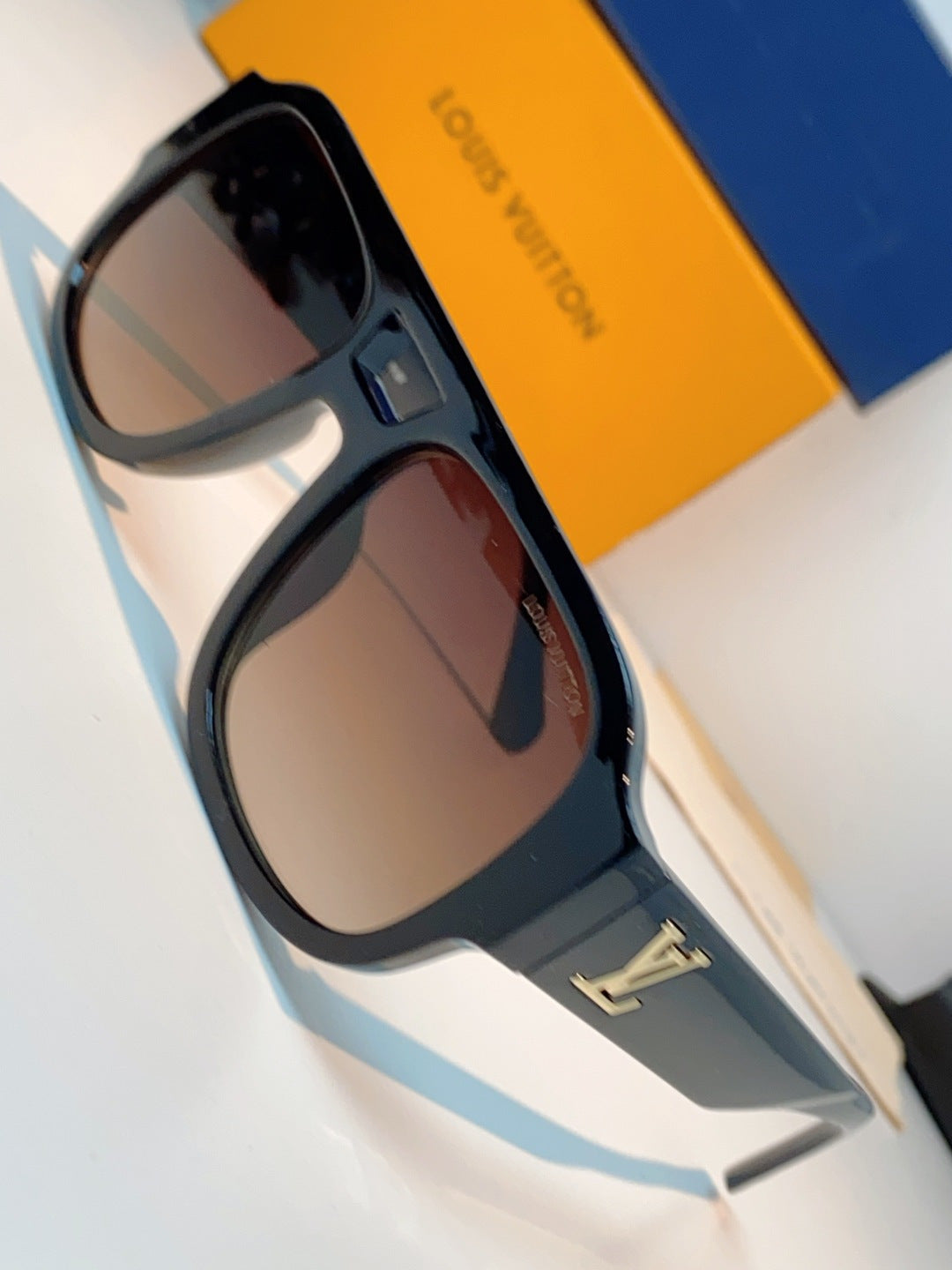 Louis Vuitton Aviator Black Lens Sunglasses for Men & Women - 371381 - detail image 7