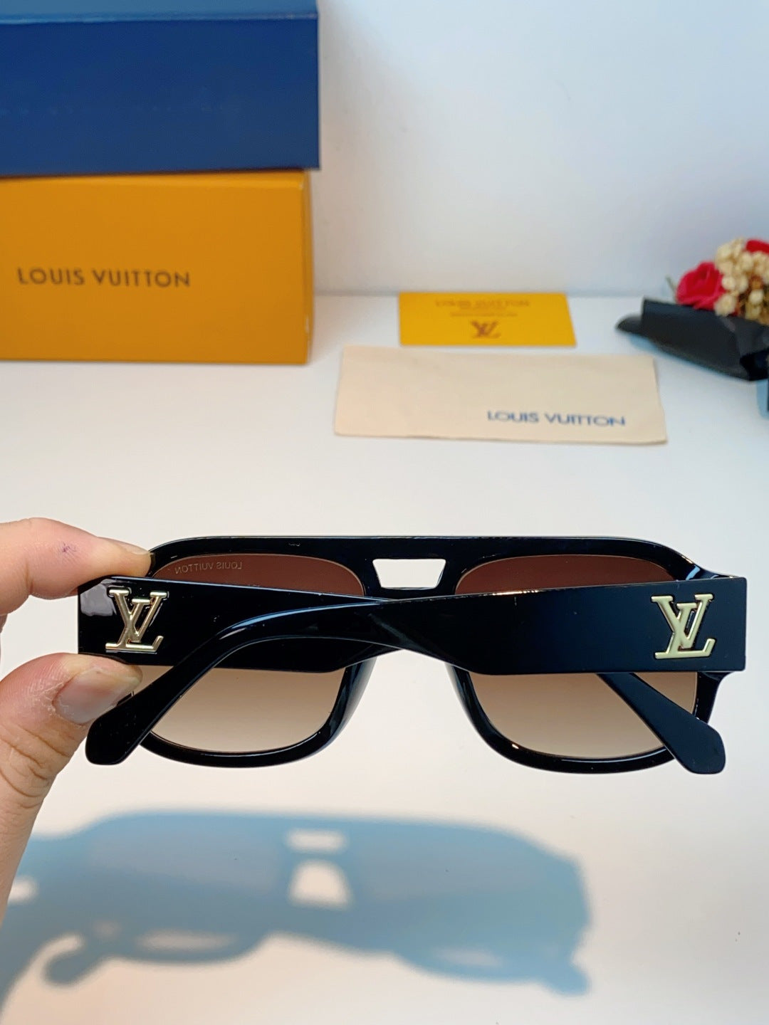 Louis Vuitton Aviator Black Lens Sunglasses for Men & Women - 371381 - detail image 5