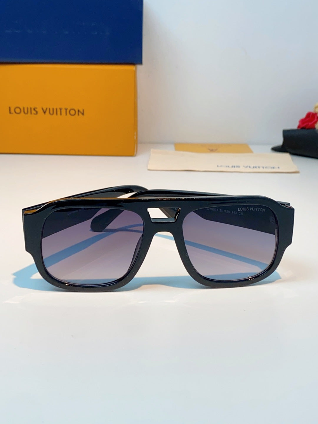 Louis Vuitton Aviator Blue Lens Sunglasses for Men & Women - 371382 - detail image 2