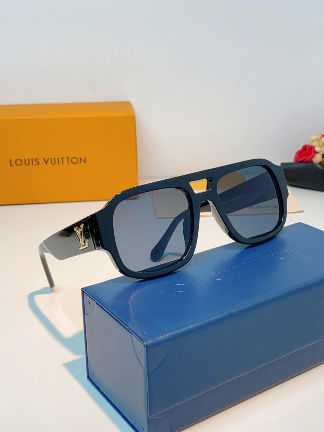 Louis Vuitton Aviator Blue Lens Sunglasses for Men & Women - detail image 10