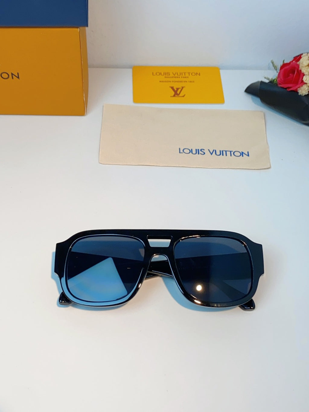 Louis Vuitton Aviator Blue Lens Sunglasses for Men & Women - detail image 9