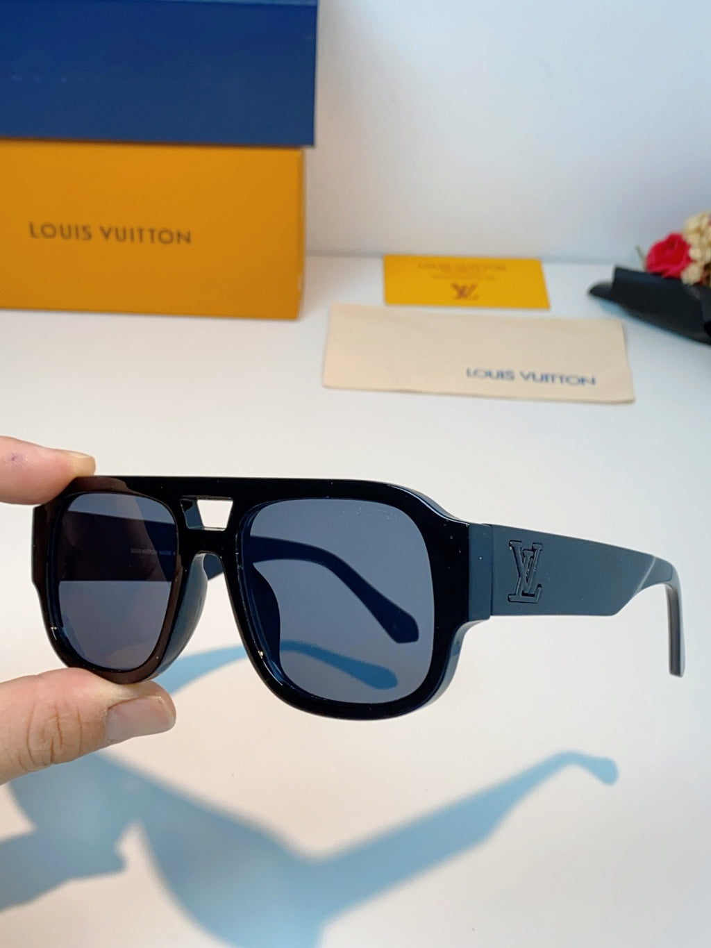 Louis Vuitton Aviator Black Lens Sunglasses for Men & Women - 371384 - detail image 6