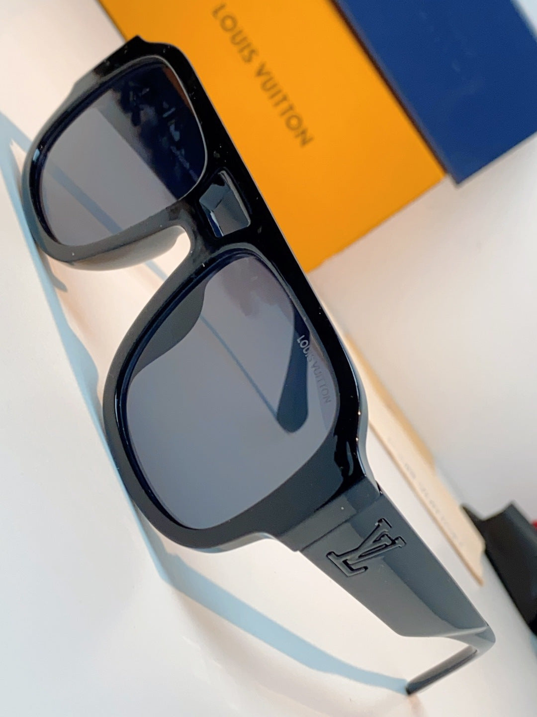 Louis Vuitton Aviator Black Lens Sunglasses for Men & Women - 371384 - detail image 7