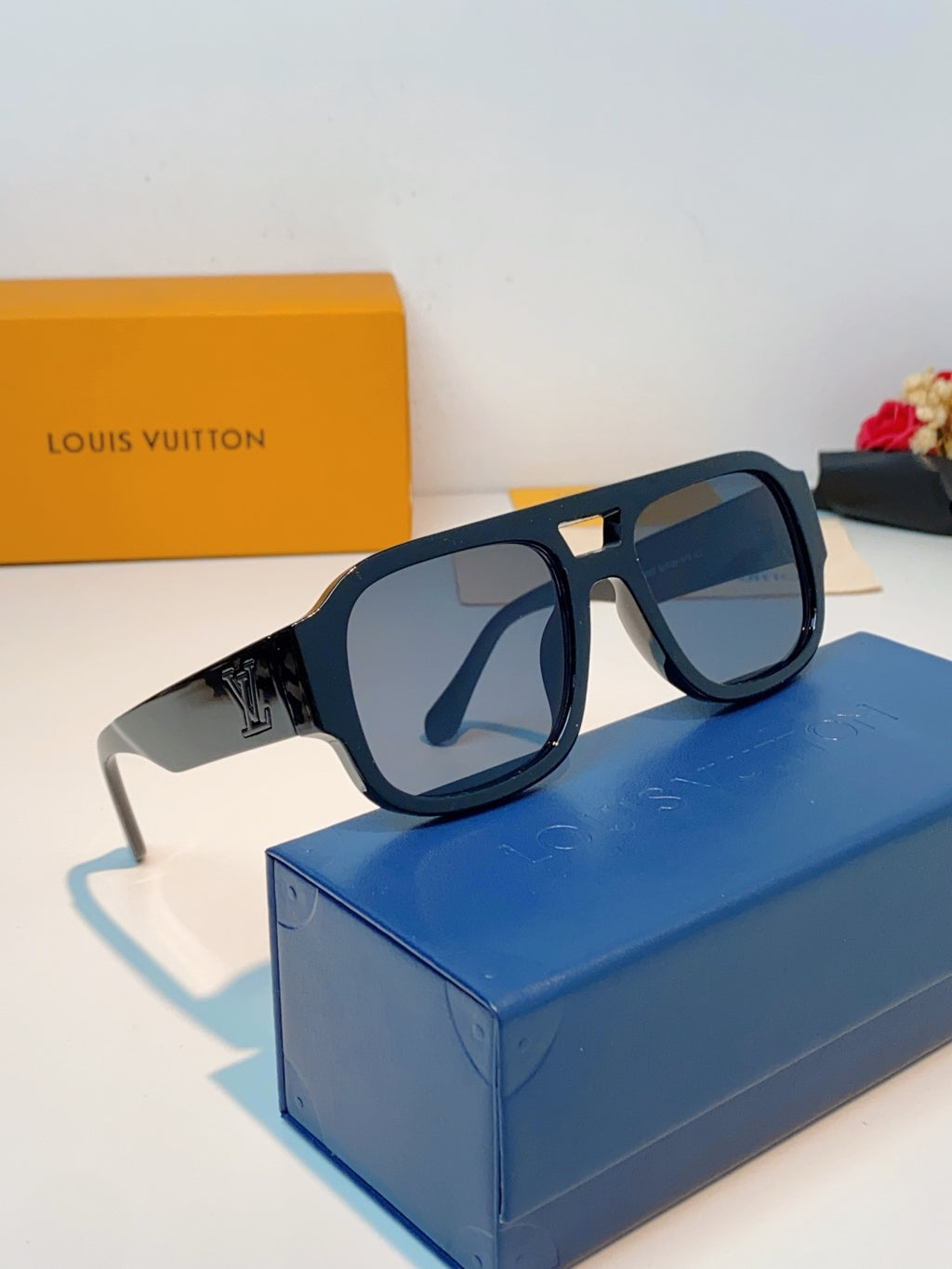 Louis Vuitton Aviator Black Lens Sunglasses for Men & Women - 371384 - detail image 10