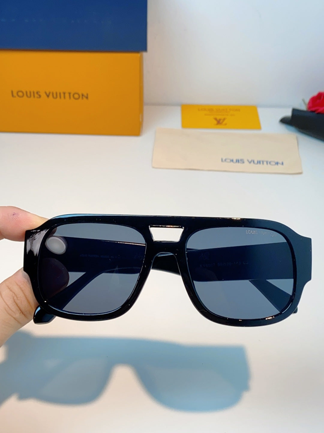 Louis Vuitton Aviator Black Lens Sunglasses for Men & Women - 371384 - detail image 4