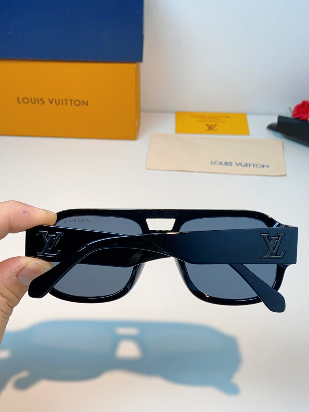 Louis Vuitton Aviator Black Lens Sunglasses for Men & Women - 371384 - detail image 5