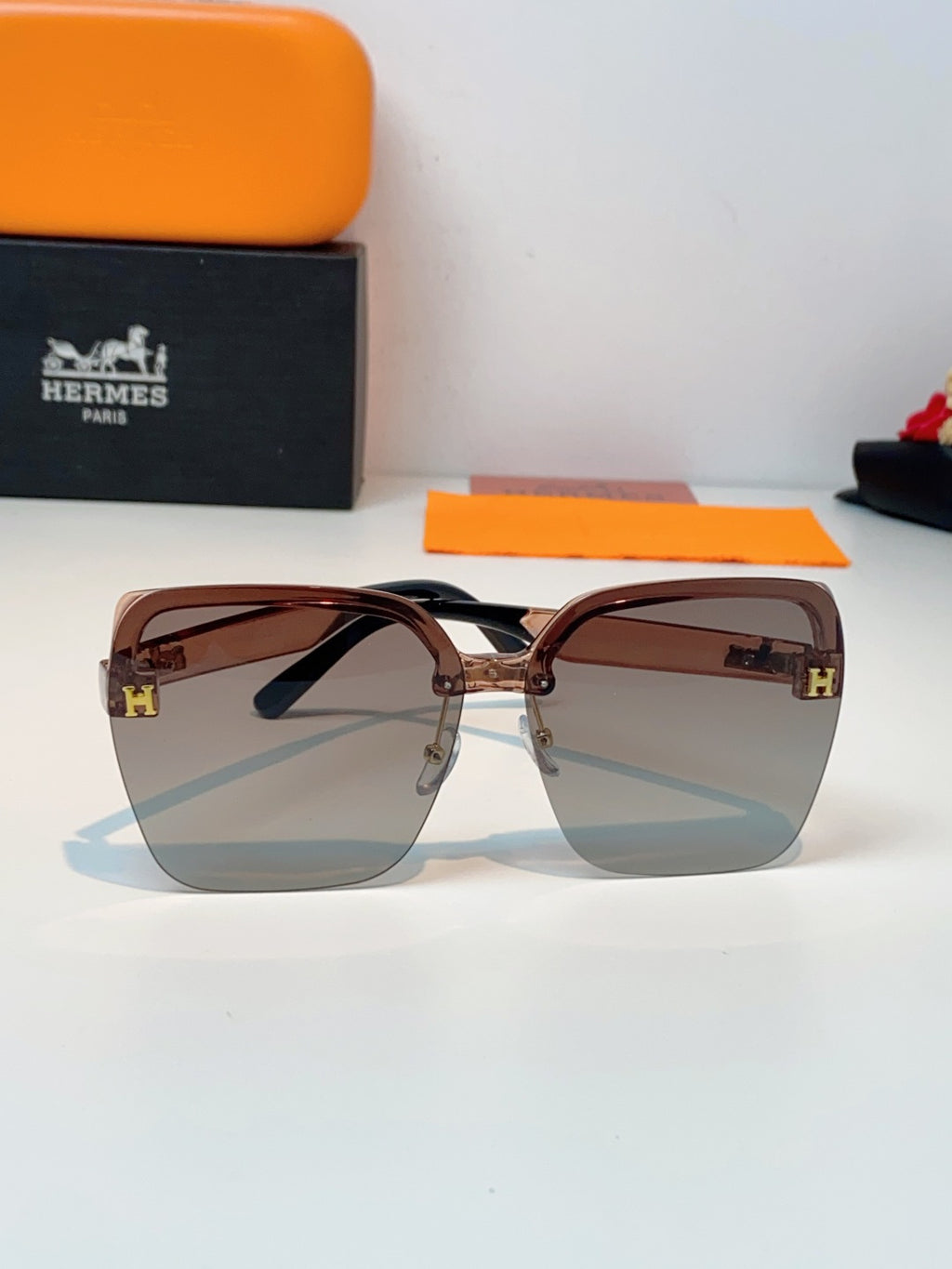 Hermès Lightweight Rimless Red Lens Sunglasses for Men & Women - 416520 - detail image 2