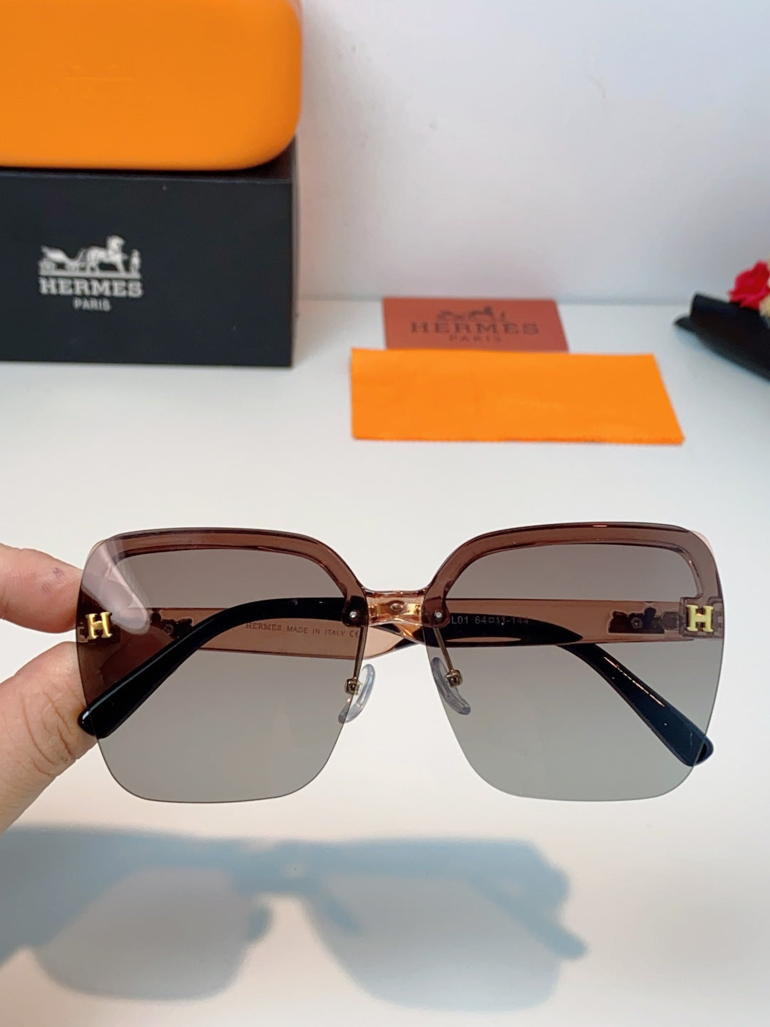 Hermès Lightweight Rimless Red Lens Sunglasses for Men & Women - 416520 - detail image 4