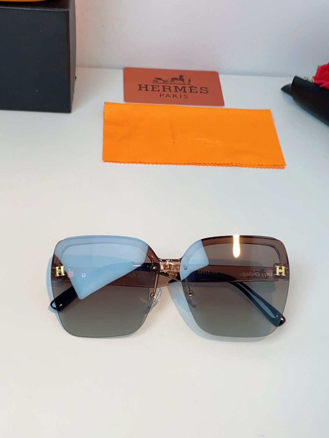 Hermès Lightweight Rimless Red Lens Sunglasses for Men & Women - 416520 - detail image 9