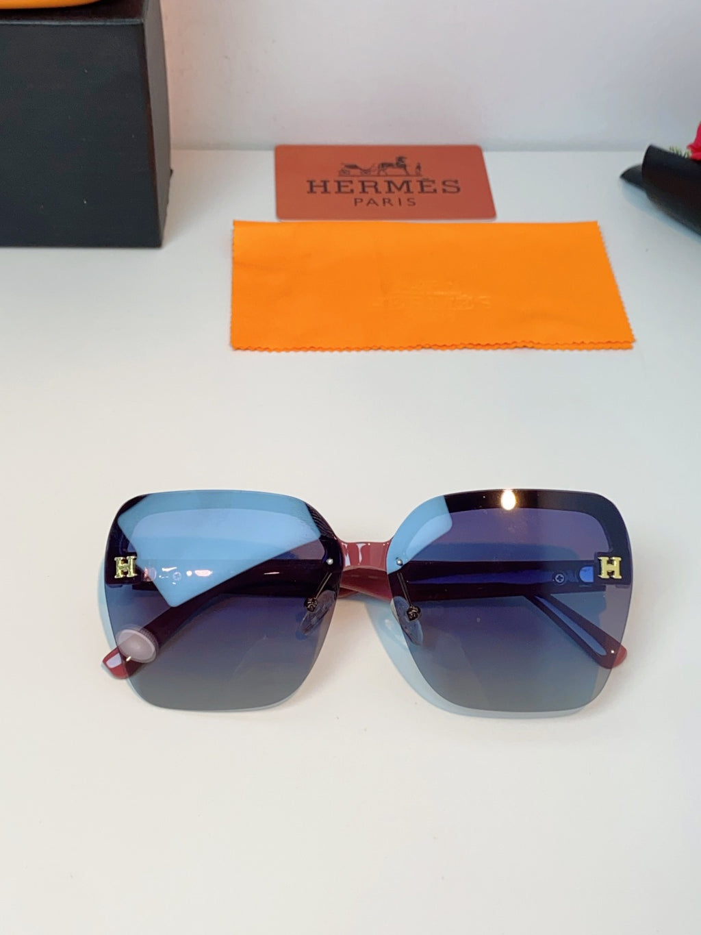 Hermès Lightweight Rimless Red Lens Sunglasses for Men & Women - detail image 9