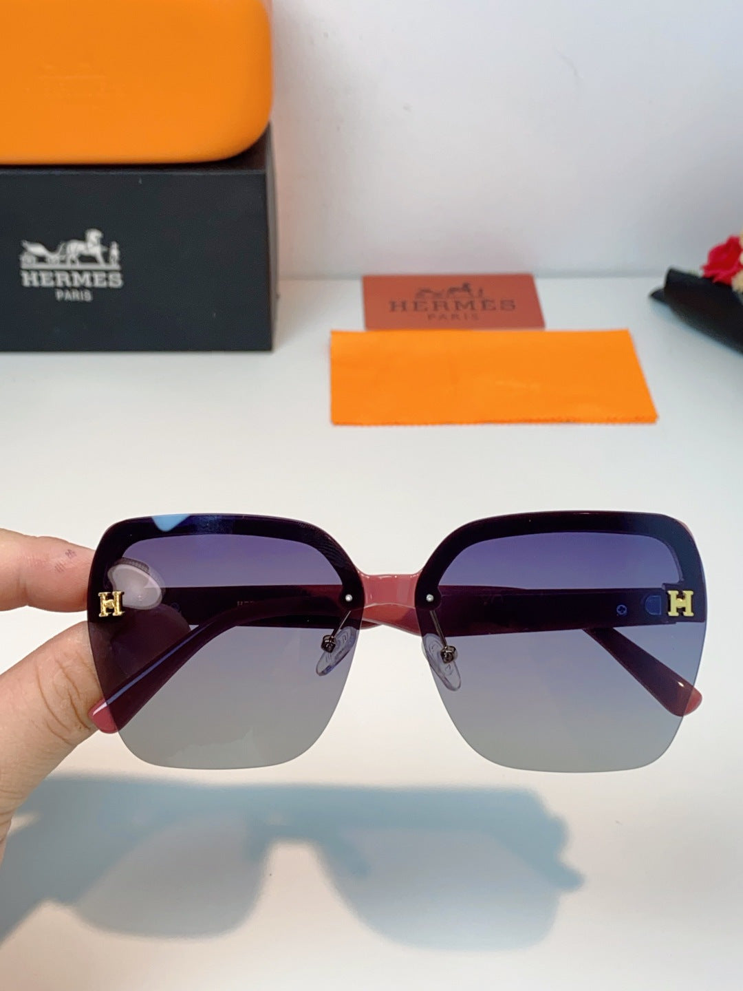 Hermès Lightweight Rimless Red Lens Sunglasses for Men & Women - detail image 4