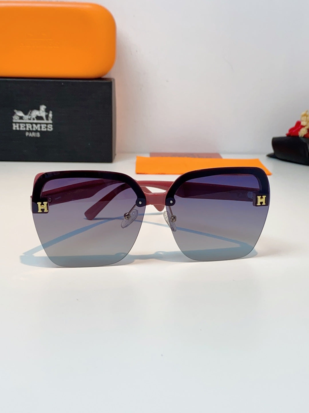 Hermès Lightweight Rimless Red Lens Sunglasses for Men & Women - detail image 2