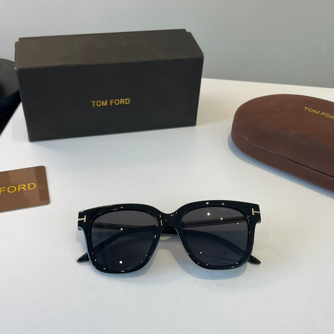 Tom Ford Fashion Black Lens Sunglasses for Men & Women - 487916 - detail image 4