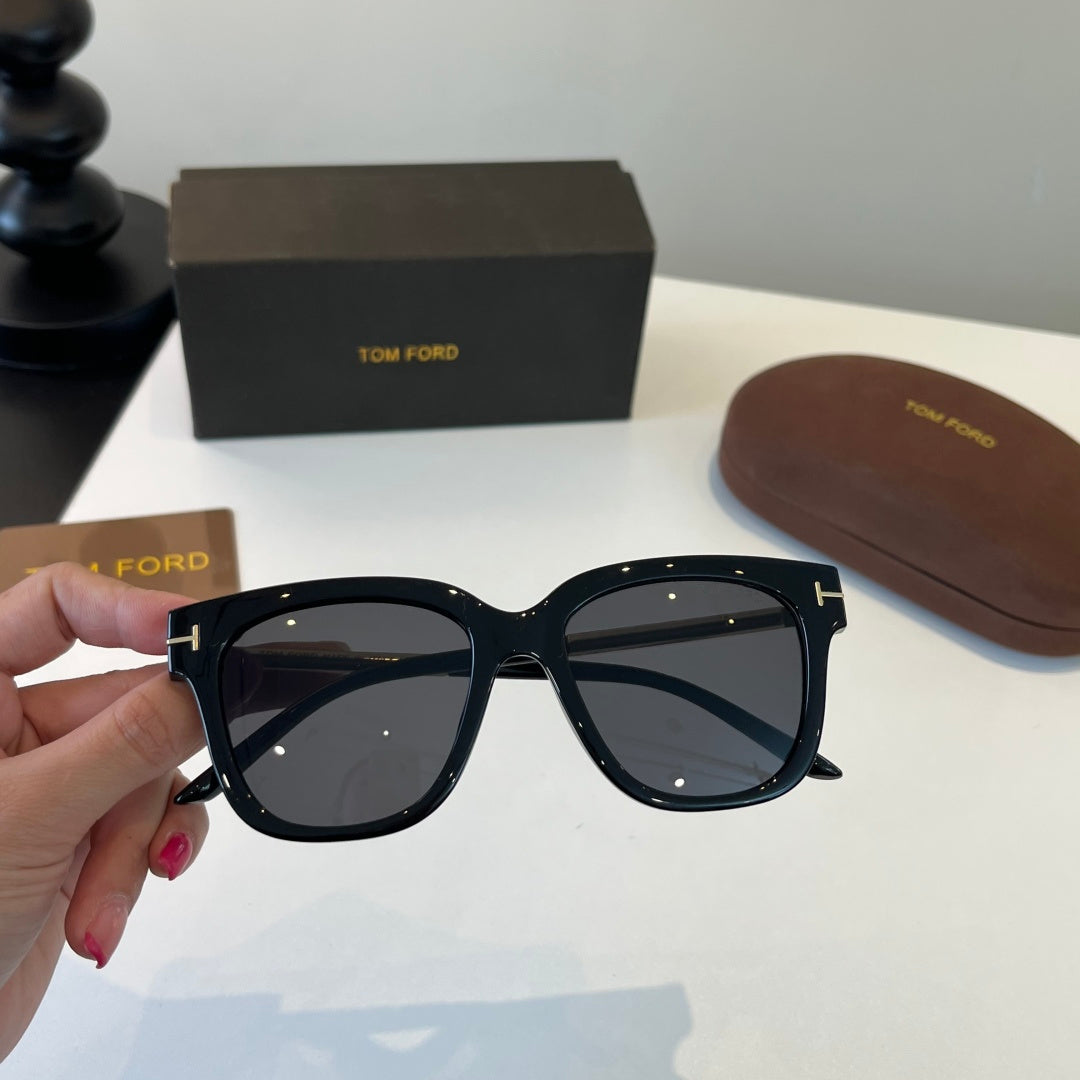 Tom Ford Fashion Black Lens Sunglasses for Men & Women - 487916 - detail image 5
