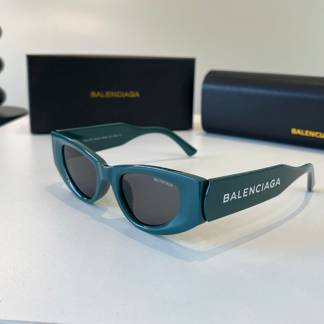 Balenciaga Rectangular Black Lens Sunglasses for Men & Women - 432547 - detail image 3