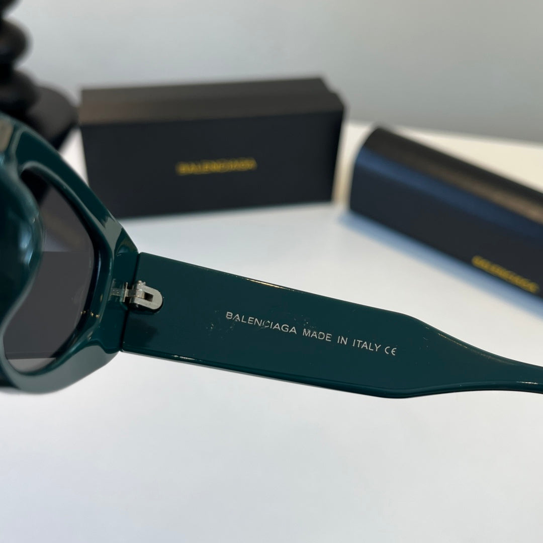 Balenciaga Rectangular Black Lens Sunglasses for Men & Women - 432547 - detail image 9