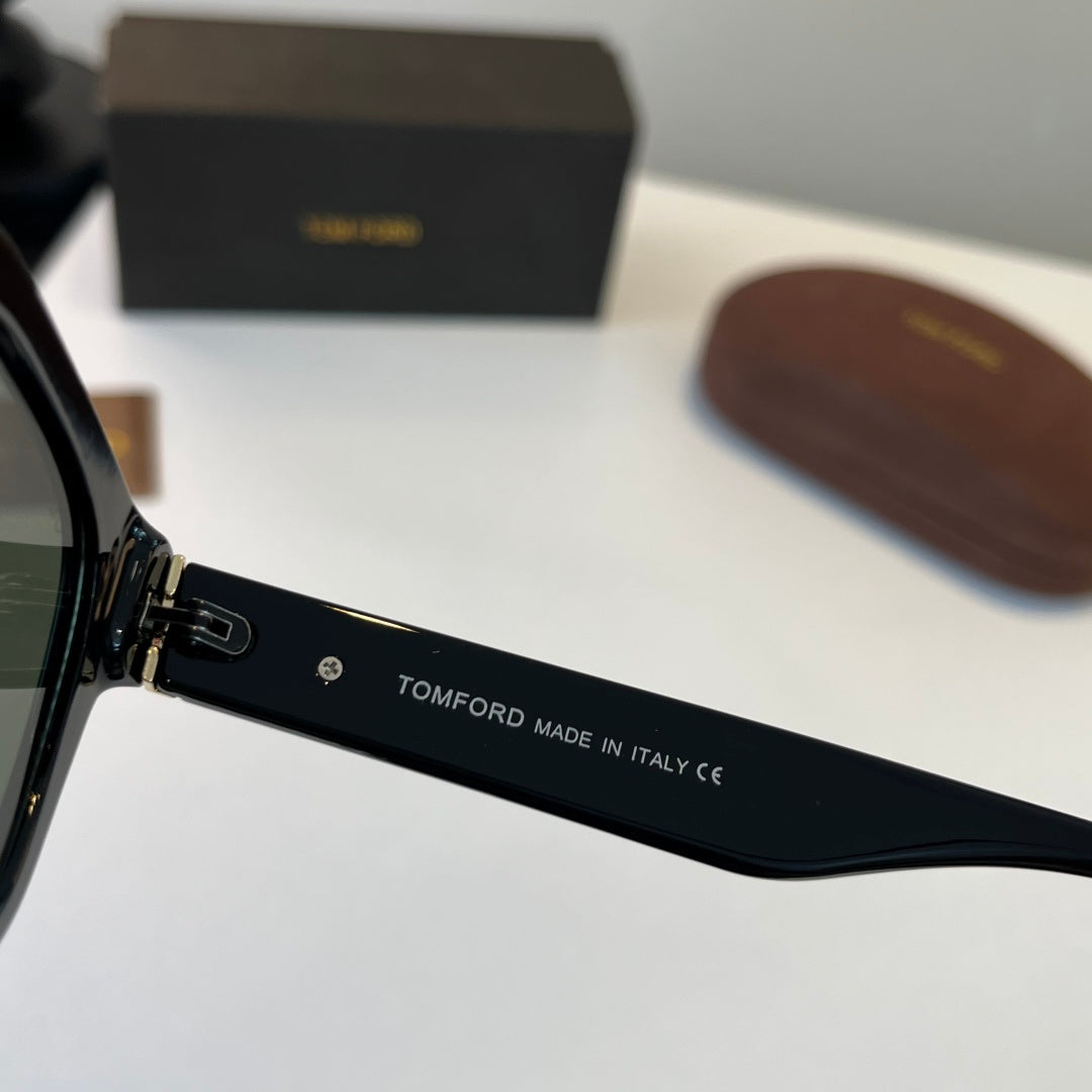 Tom Ford Fashion Black Lens Sunglasses for Men & Women - 487919 - detail image 10
