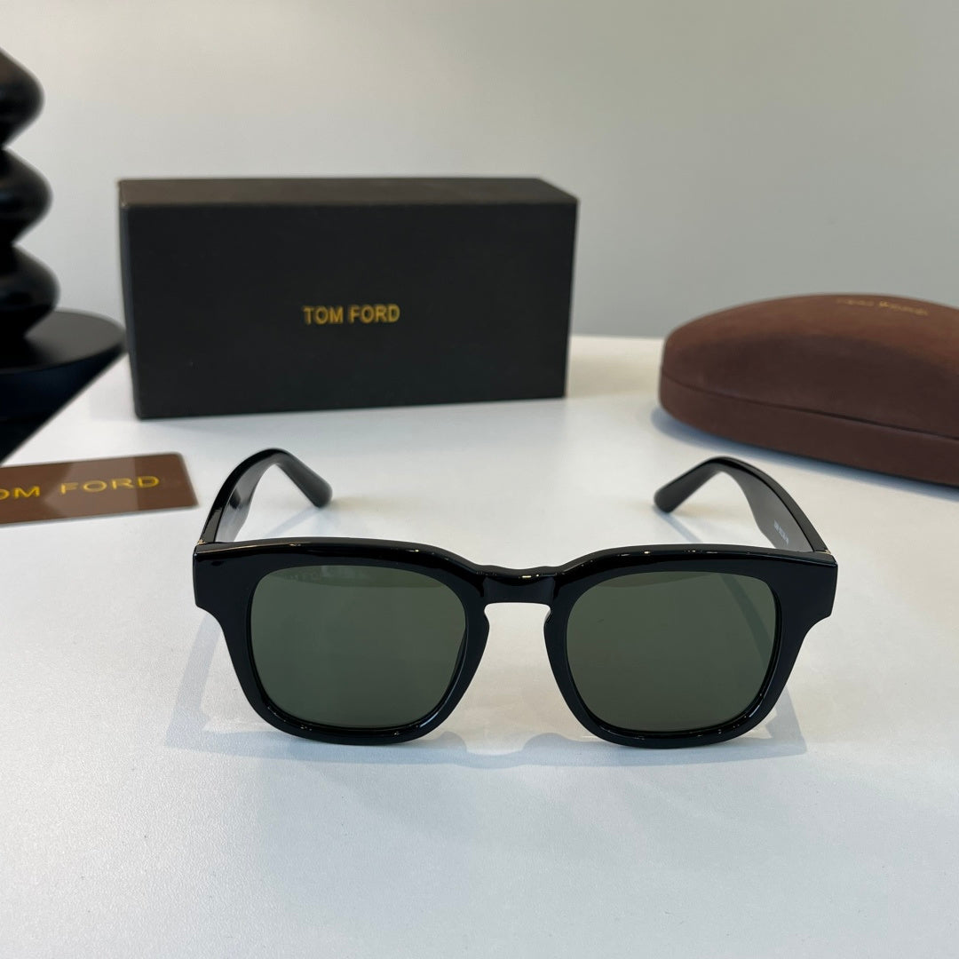 Tom Ford Fashion Black Lens Sunglasses for Men & Women - 487919 - detail image 2