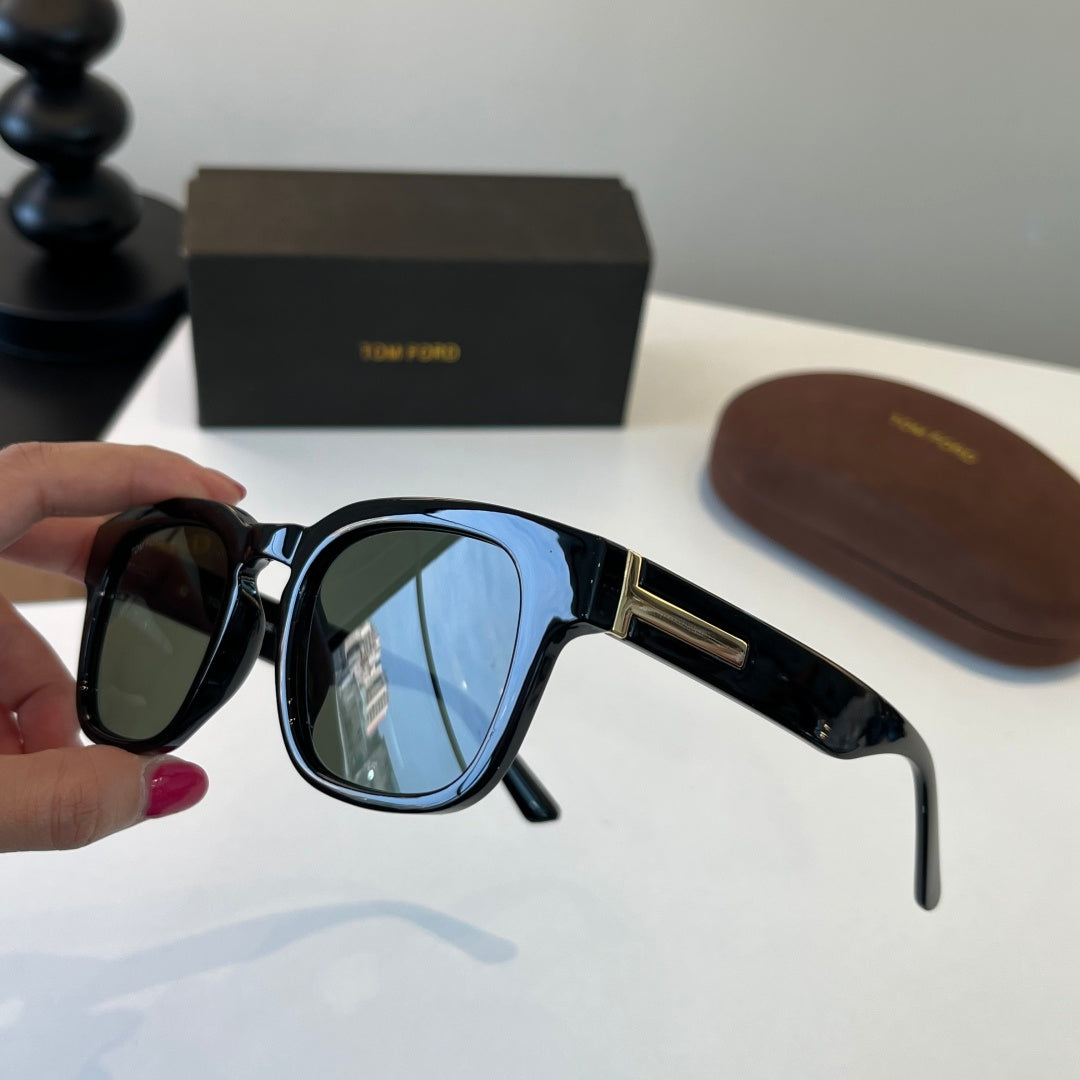 Tom Ford Fashion Black Lens Sunglasses for Men & Women - 487919 - detail image 4