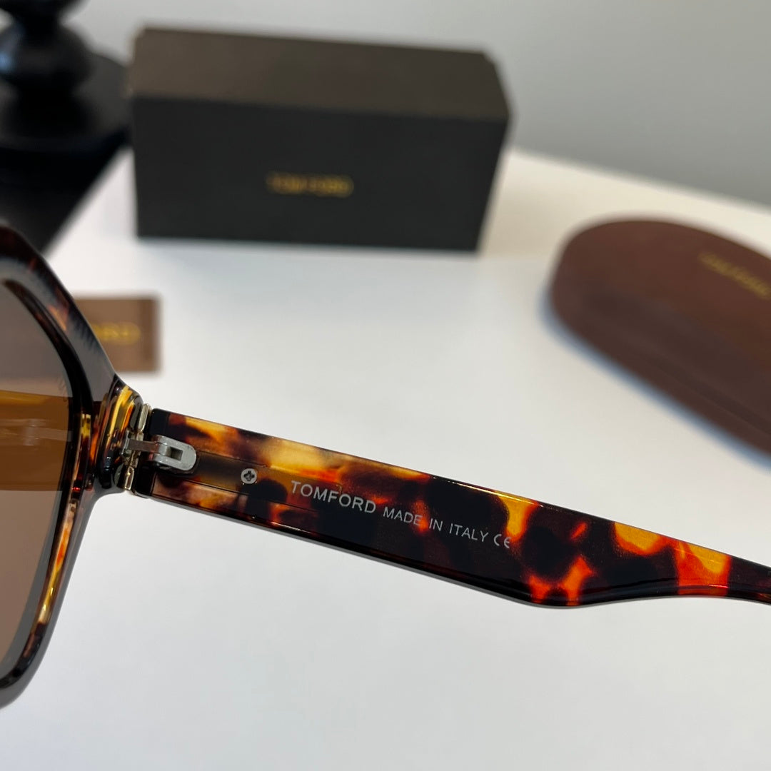 Tom Ford Fashion Black Lens Sunglasses for Men & Women - 487920 - detail image 10