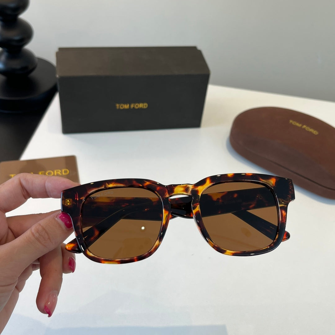 Tom Ford Fashion Black Lens Sunglasses for Men & Women - 432891 - detail image 6