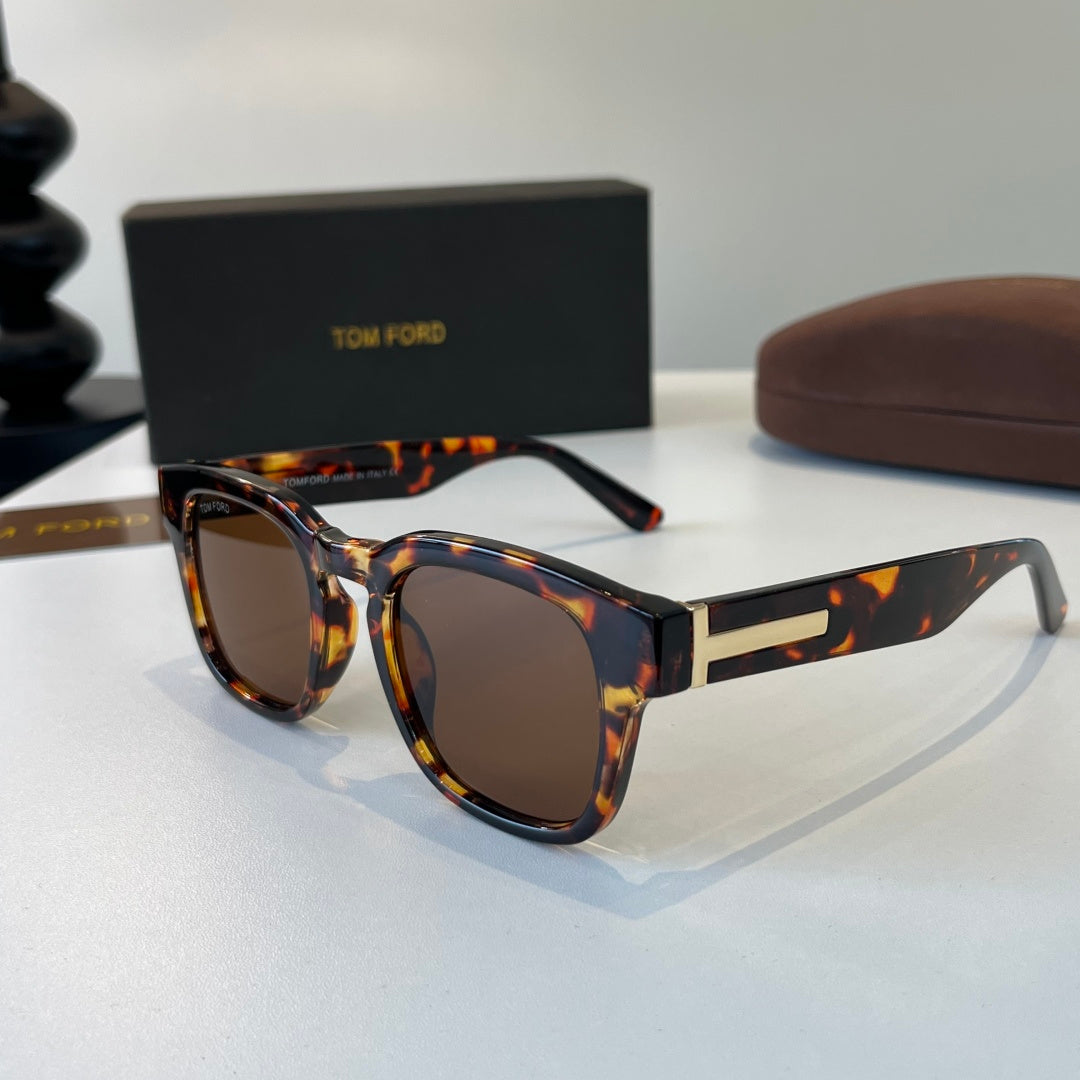 Tom Ford Fashion Black Lens Sunglasses for Men & Women - 487920 - detail image 3