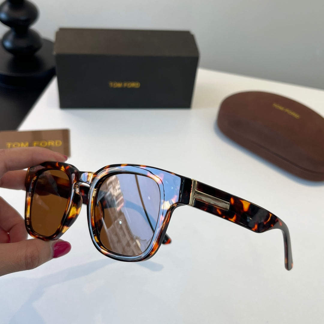 Tom Ford Fashion Black Lens Sunglasses for Men & Women - 487920 - detail image 4