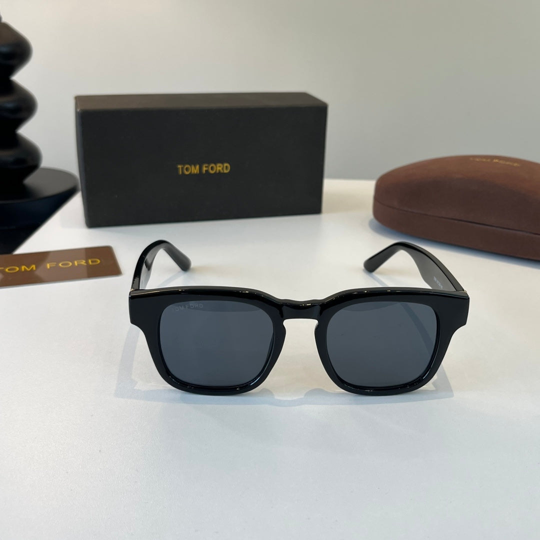 Tom Ford Fashion Black Lens Sunglasses for Men & Women - 487921 - detail image 2