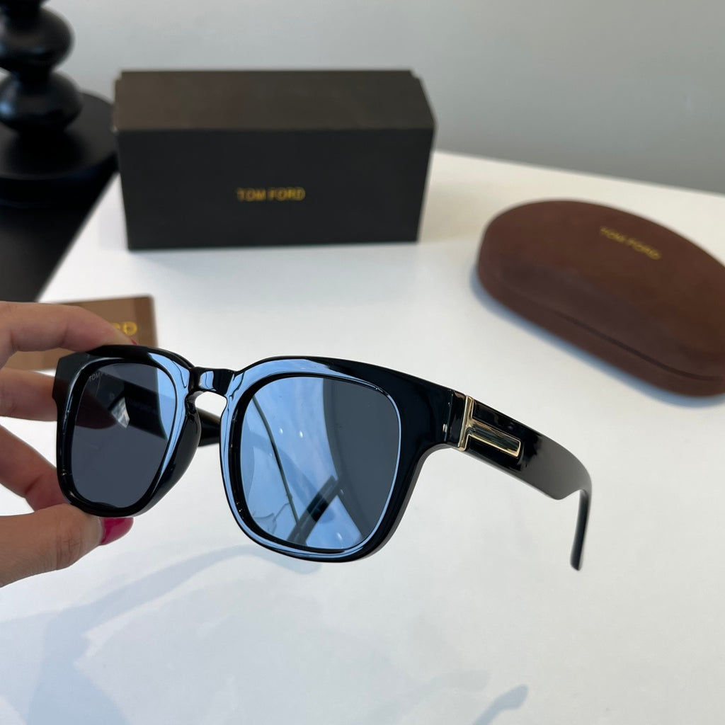 Tom Ford Fashion Black Lens Sunglasses for Men & Women - 487921 - detail image 4