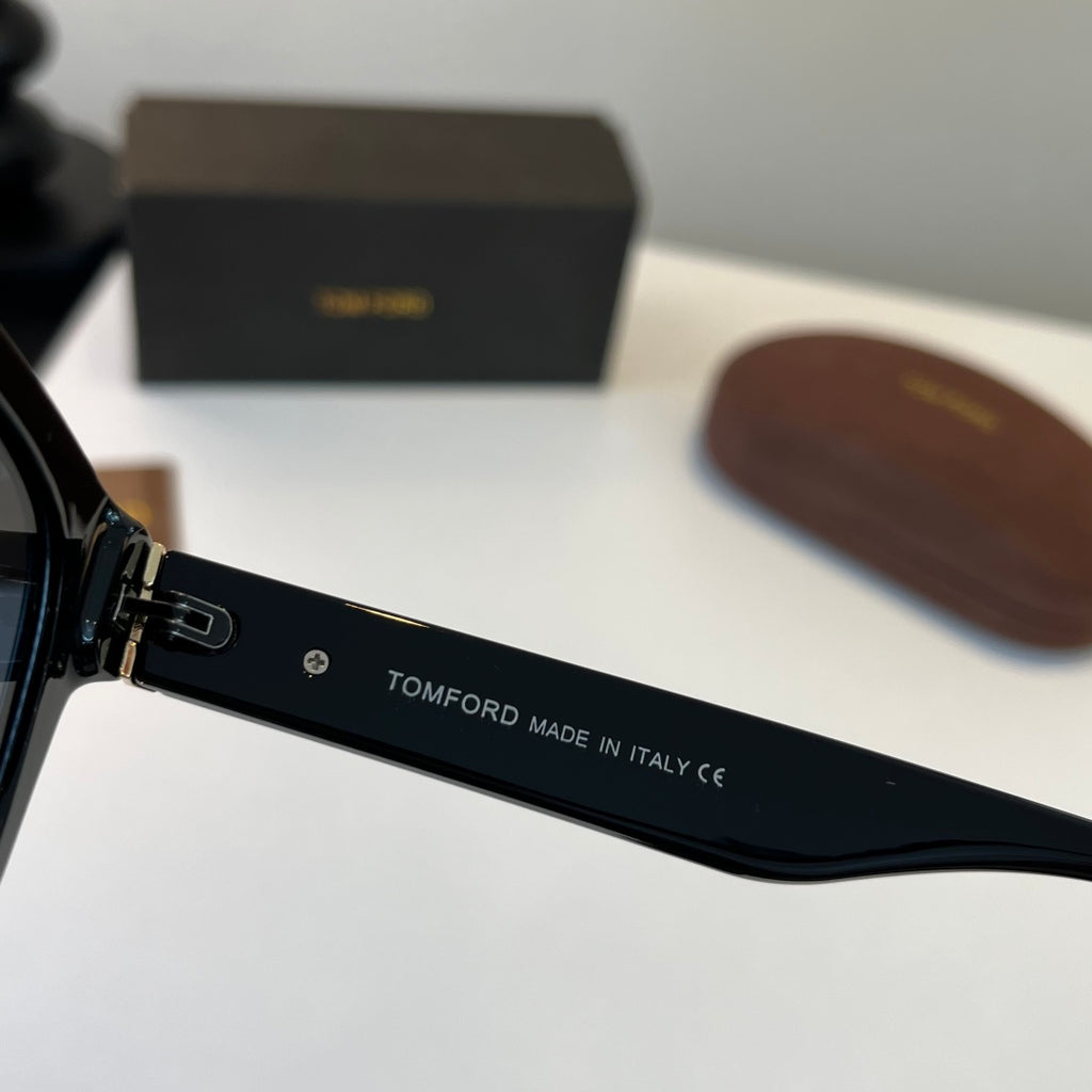 Tom Ford Fashion Black Lens Sunglasses for Men & Women - 487921 - detail image 10